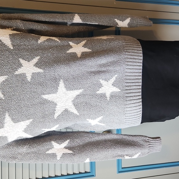 Marled Grey Star Print Sweater - Picture 11 of 13